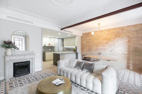 3 chambres apartment à vendre à Barcelona, Catalonia, Spain № 1495 - photo 2