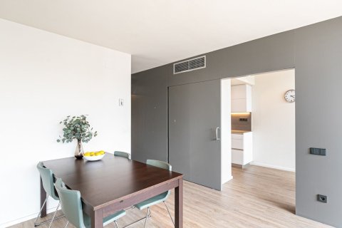 Apartamento de 2 dormitorios en venta en Barcelona, Cataluña, Spain № 1499 - foto 4