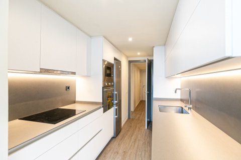 Apartamento de 2 dormitorios en venta en Barcelona, Cataluña, Spain № 1499 - foto 9