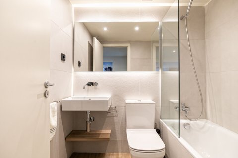 Apartamento de 2 dormitorios en venta en Barcelona, Cataluña, Spain № 1499 - foto 16