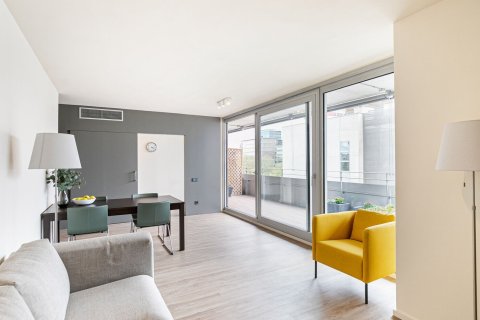 Apartamento de 2 dormitorios en venta en Barcelona, Cataluña, Spain № 1499 - foto 2