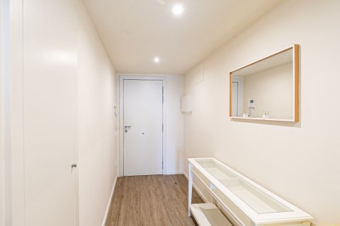 Apartamento de 2 dormitorios en venta en Barcelona, Cataluña, Spain № 1499 - foto 18