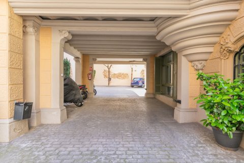 Купить квартиру в Барселона, Испания с 3 комнаты, № 1498 - фото 19