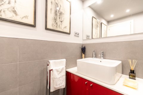 Купить квартиру в Барселона, Испания с 3 комнаты, № 1498 - фото 18