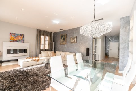 Купить квартиру в Барселона, Испания с 3 комнаты, № 1498 - фото 14