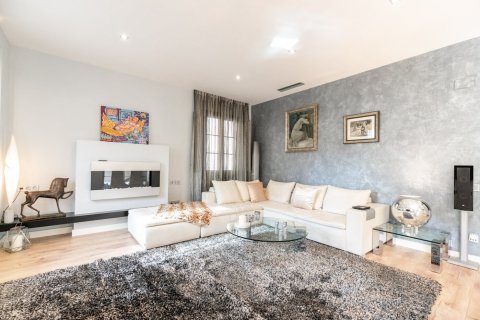 Купить квартиру в Барселона, Испания с 3 комнаты, № 1498 - фото 2