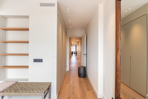 Купить квартиру в Барселона, Испания с 3 комнаты, № 1496 - фото 13