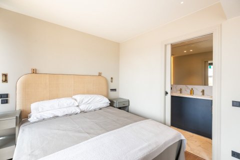 Купить квартиру в Барселона, Испания с 3 комнаты, № 1496 - фото 17