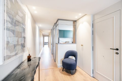 Купить квартиру в Барселона, Испания с 3 комнаты, № 1496 - фото 21