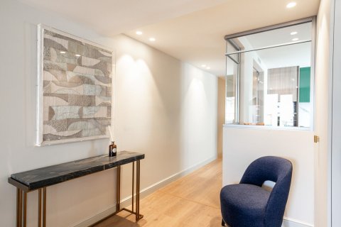 Купить квартиру в Барселона, Испания с 3 комнаты, № 1496 - фото 12