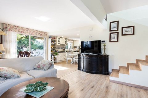 6 chambres villa à vendre à Castelldefels, Barcelona, Catalonia, Spain № 3873 - photo 3