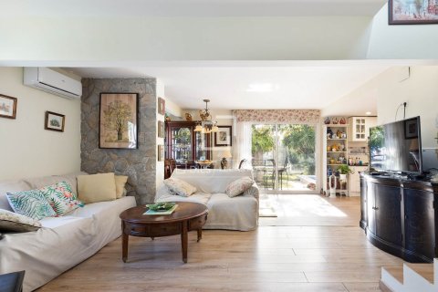 6 chambres villa à vendre à Castelldefels, Barcelona, Catalonia, Spain № 3873 - photo 4