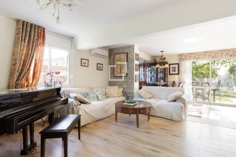 6 chambres villa à vendre à Castelldefels, Barcelona, Catalonia, Spain № 3873