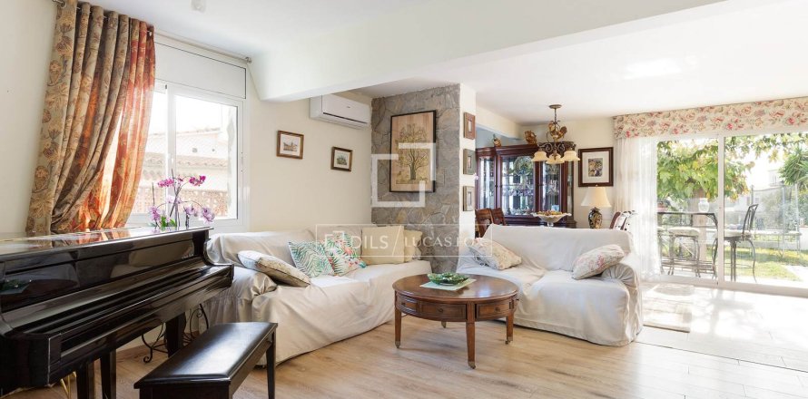 6 chambres villa à vendre à Castelldefels, Barcelona, Catalonia, Spain № 3873