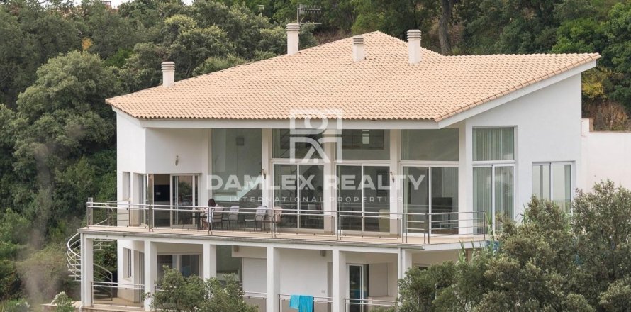 Вилла с 5 спальнями в Кастель-Пладжа-д'Аро, Герона, Каталония, Испания № 2389