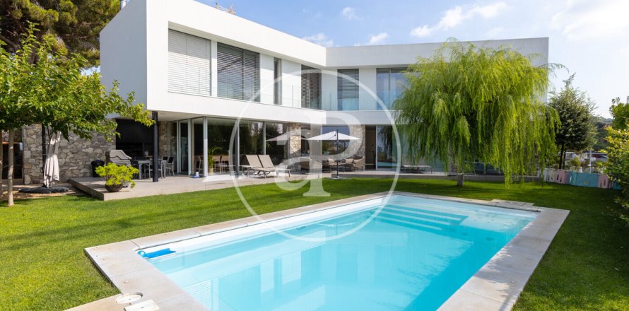 Сasa de 5 dormitorios en venta en Teia, Barcelona, Cataluña, Spain № 2393