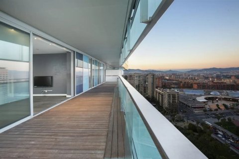 3 bedrooms apartment for sale in Barcelona, Catalonia, Spain № 6625 - photo 2