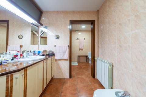 Сasa de 9 dormitorios en venta en Castelldefels, Barcelona, Cataluña, Spain № 6575 - foto 18
