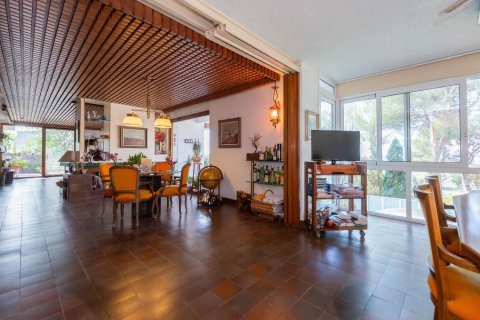 Сasa de 9 dormitorios en venta en Castelldefels, Barcelona, Cataluña, Spain № 6575 - foto 5