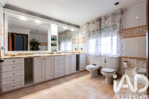 4 bedrooms townhouse for sale in Palau-Solita I Plegamans, Barcelona, Catalonia, Spain № 4699 - photo 5