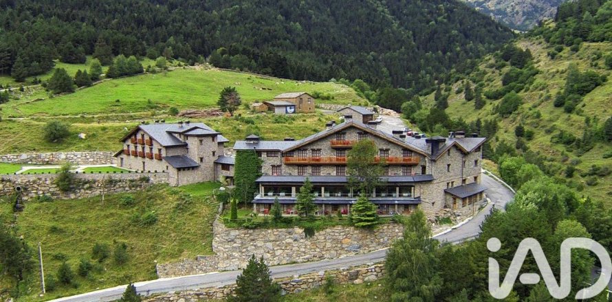 4716 sq.m. commercial property for sale in Lleida, Catalonia, Spain № 4700