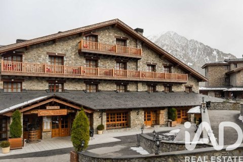 4716 sq.m. commercial property for sale in Lleida, Catalonia, Spain № 4700 - photo 4