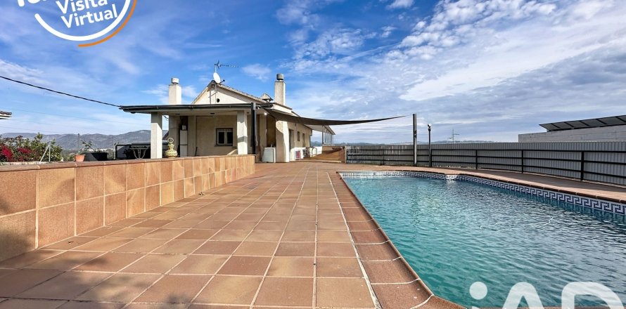 Дом с 4 спальнями в Абрере, Барселона, Каталония, Испания № 4694