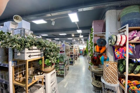 Propiedad comercial de 635 m² en venta en Barcelona, Cataluña, Spain № 1215 - foto 3