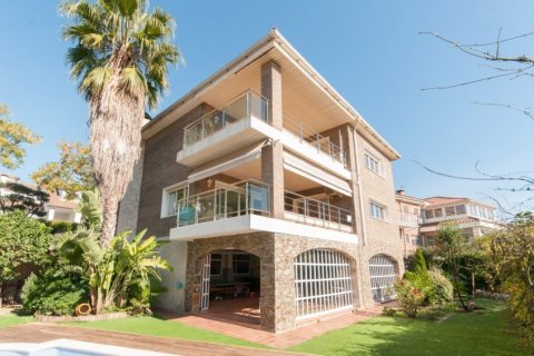 Купить виллу в Сан-Жуст-Десверн, Испания с 4 спальни, 284м², № 1216 - фото 17