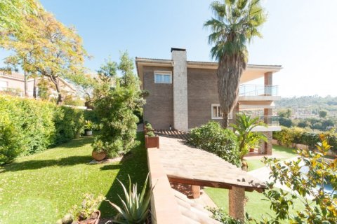 Купить виллу в Сан-Жуст-Десверн, Испания с 4 спальни, 284м², № 1216 - фото 2