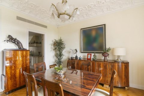 Apartamento de 4 dormitorios en venta en Barcelona, Cataluña, Spain № 1490 - foto 2