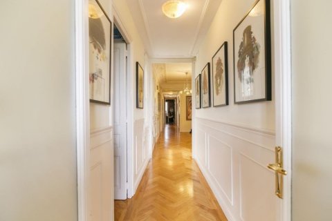 Apartamento de 4 dormitorios en venta en Barcelona, Cataluña, Spain № 1490 - foto 7