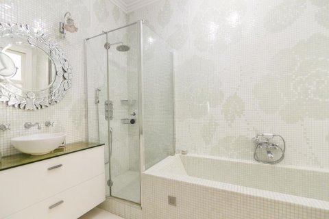 Apartamento de 4 dormitorios en venta en Barcelona, Cataluña, Spain № 1490 - foto 11