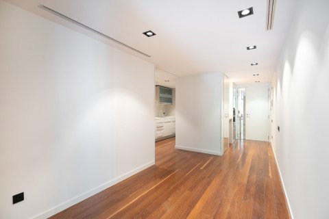 Купить квартиру в Барселона, Испания с 3 комнаты, № 1492 - фото 16