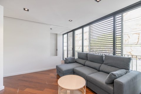 Купить квартиру в Барселона, Испания с 3 комнаты, № 1492 - фото 3