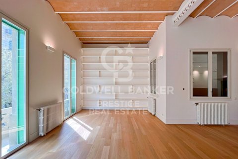 3 bedrooms apartment for sale in Barcelona, Catalonia, Spain № 5933 - photo 2