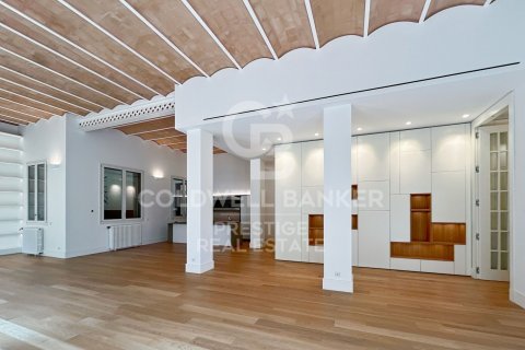 3 bedrooms apartment for sale in Barcelona, Catalonia, Spain № 5933 - photo 3