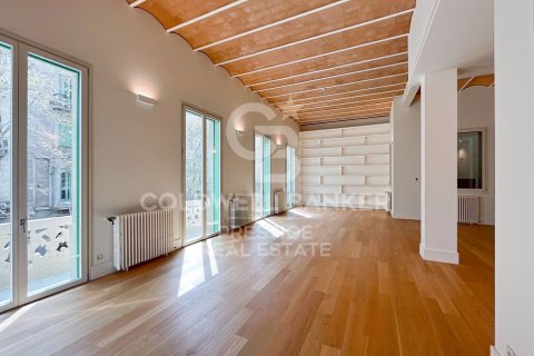 3 bedrooms apartment for sale in Barcelona, Catalonia, Spain № 5933