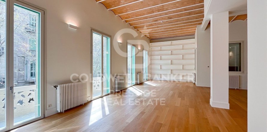 3 bedrooms apartment for sale in Barcelona, Catalonia, Spain № 5933