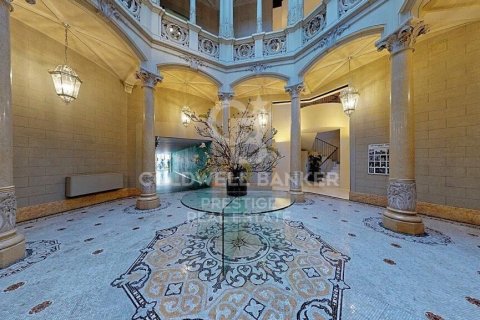 4 bedrooms apartment for sale in Barcelona, Catalonia, Spain № 5935 - photo 2