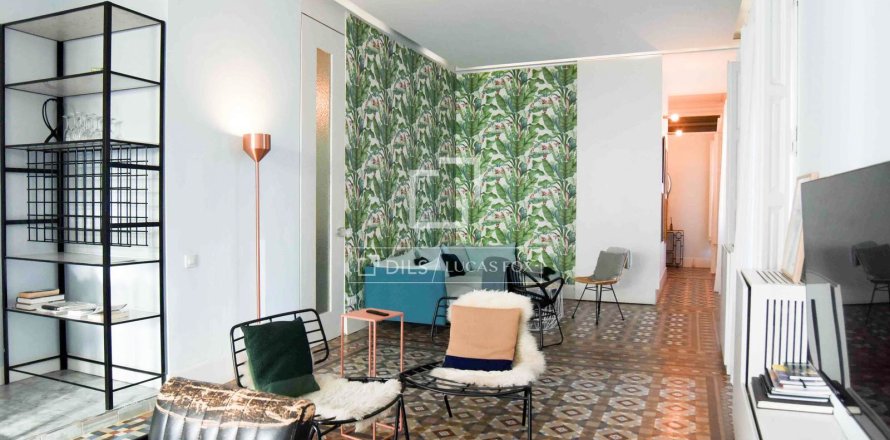 Apartamento de 3 dormitorios en venta en Barcelona, Cataluña, Spain № 4339
