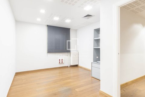 6 chambres apartment à vendre à Barcelona, Catalonia, Spain № 4334 - photo 24