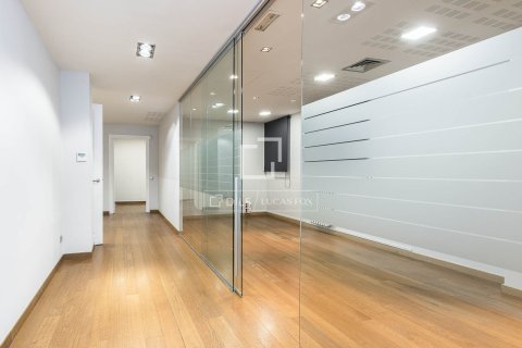 6 chambres apartment à vendre à Barcelona, Catalonia, Spain № 4334 - photo 26