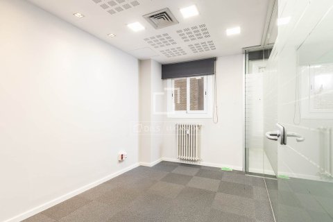 6 chambres apartment à vendre à Barcelona, Catalonia, Spain № 4334 - photo 16