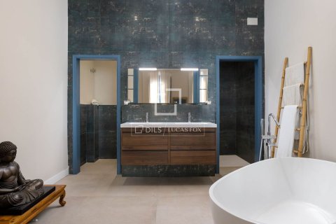 5 bedrooms villa for sale in El Masnou, Barcelona, Catalonia, Spain № 6372 - photo 18