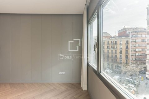 3 bedrooms apartment for sale in Barcelona, Catalonia, Spain № 6370 - photo 2