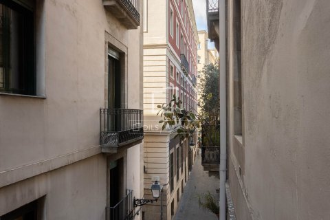 Apartamento de 5 dormitorios en venta en Barcelona, Cataluña, Spain № 4411 - foto 26