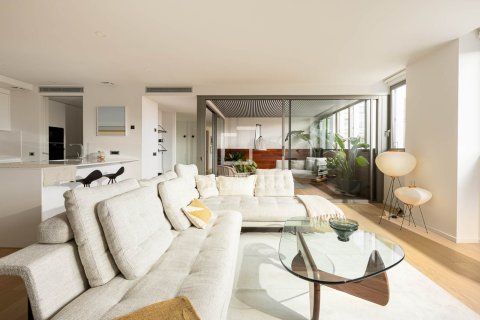 4 bedrooms apartment for sale in Barcelona, Catalonia, Spain № 4415 - photo 5