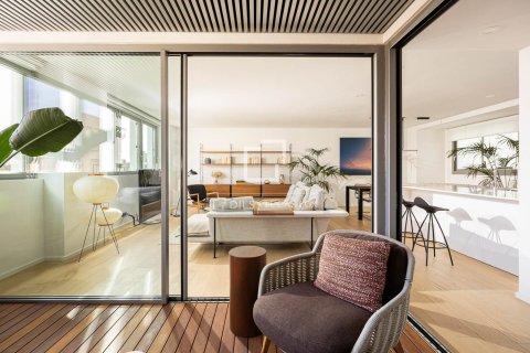 4 bedrooms apartment for sale in Barcelona, Catalonia, Spain № 4415 - photo 2