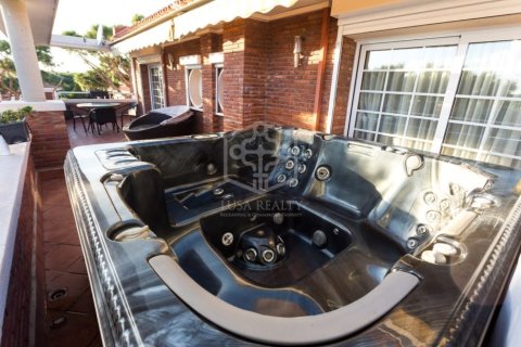 Купить таунхаус в Гава, Испания с 6 спален, 500м², № 1007 - фото 25